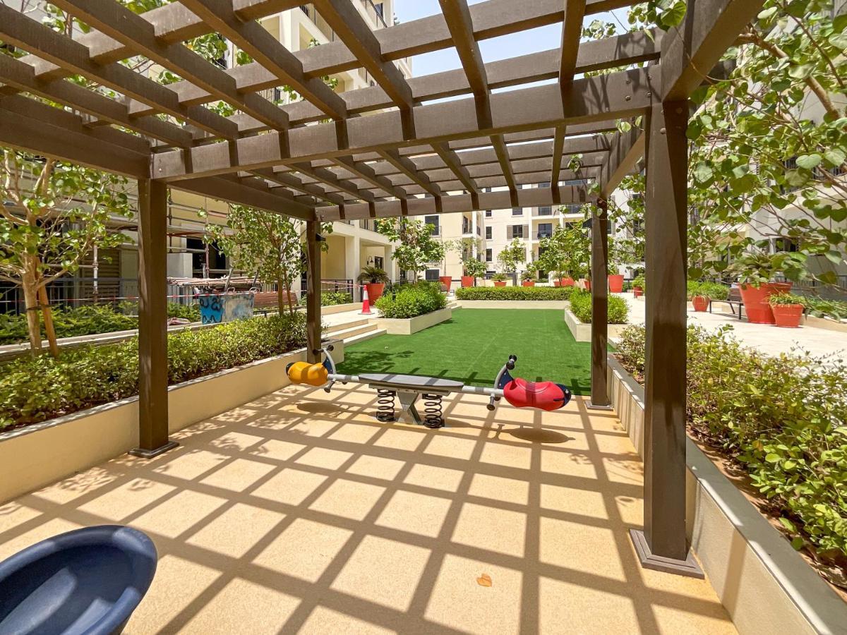 Apartment Higuests - Stylish Waterfront Retreat With Balcony In La Dubai