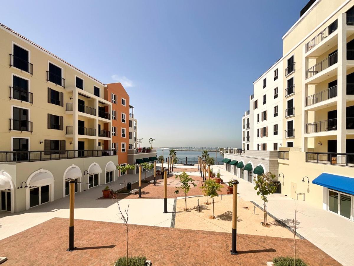 Apartment Higuests - Stylish Waterfront Retreat With Balcony In La Dubai