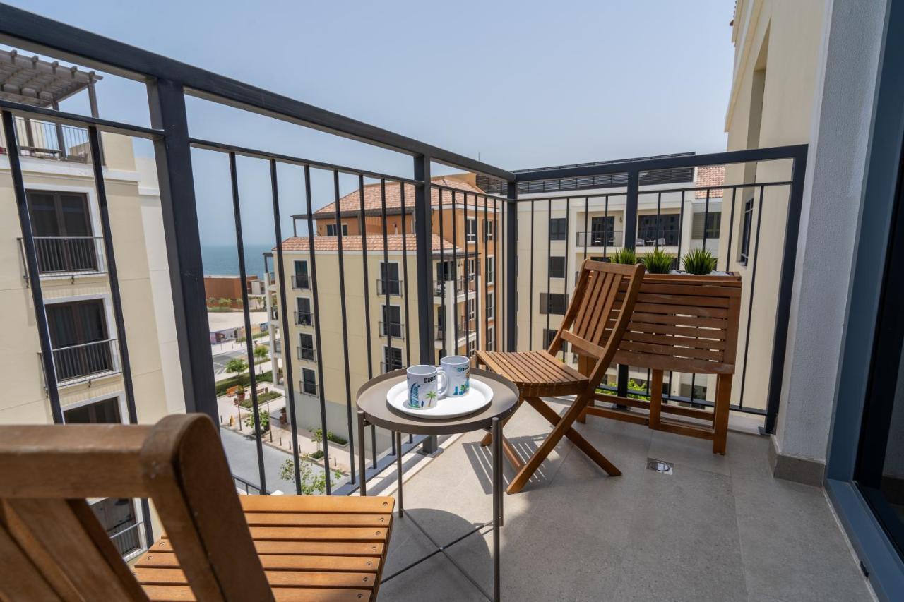 Apartment Higuests - Stylish Waterfront Retreat With Balcony In La *