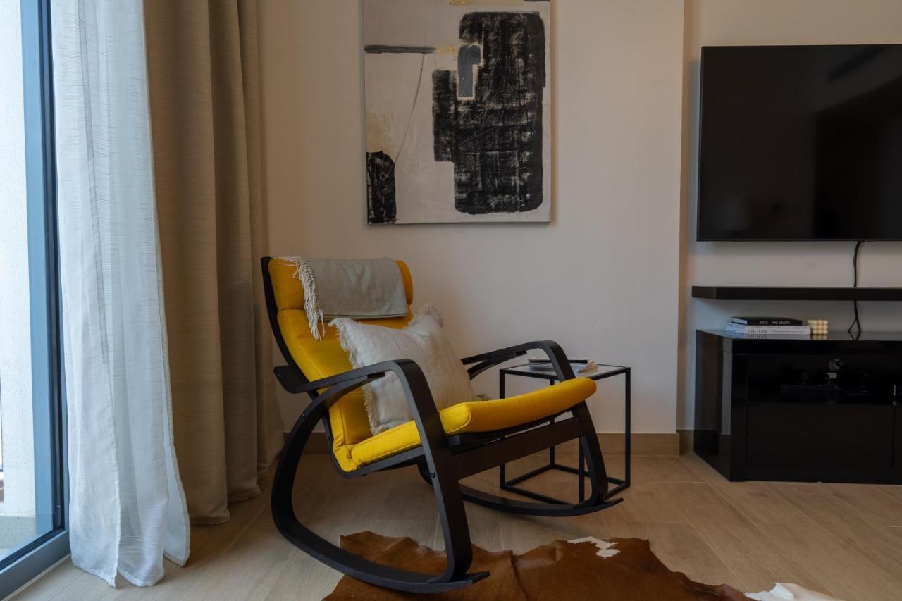 Apartment Higuests - Stylish Waterfront Retreat With Balcony In La Dubai