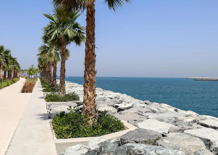 Higuests - Stylish Waterfront Retreat With Balcony In La Mer