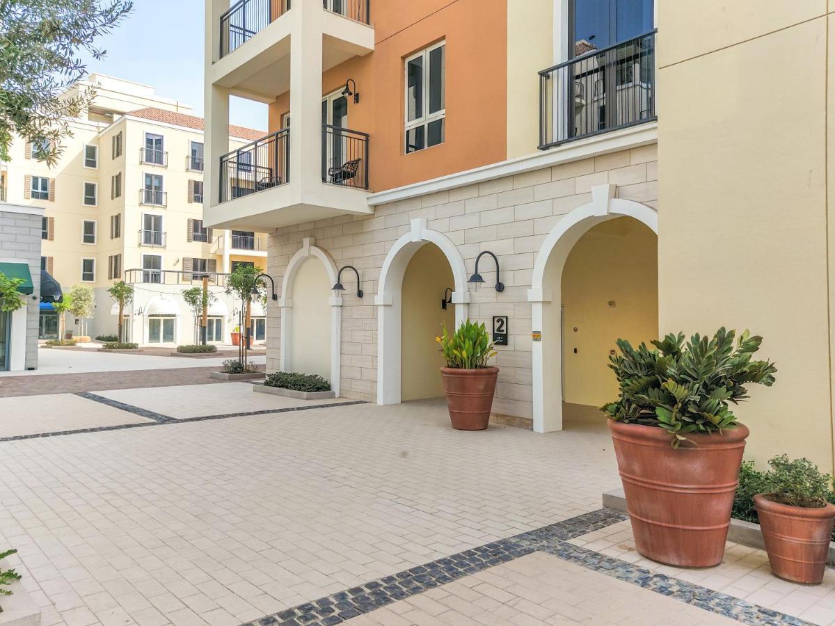 Appartement Higuests - Stylish Waterfront Retreat With Balcony In La