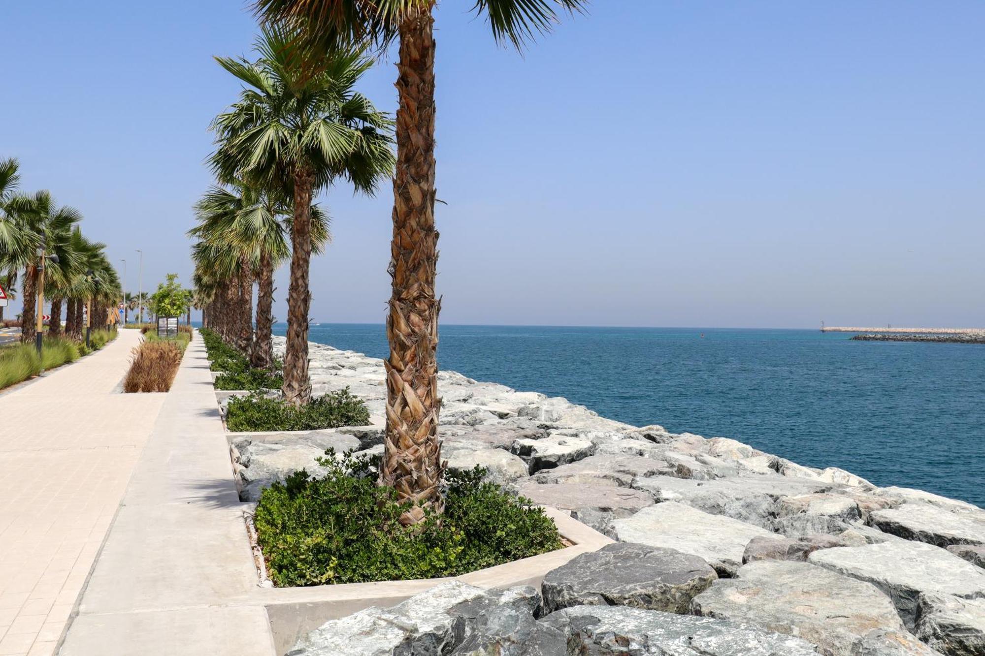 Higuests - Stylish Waterfront Retreat With Balcony In La Dubaï